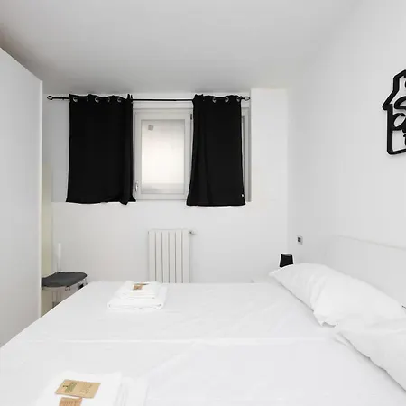 Spacious 70 Mq Self Check-in ,free Parking, San Siro ミラノ