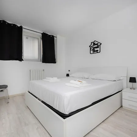 Daire Spacious 70 Mq Self Check-in ,free Parking, San Siro *